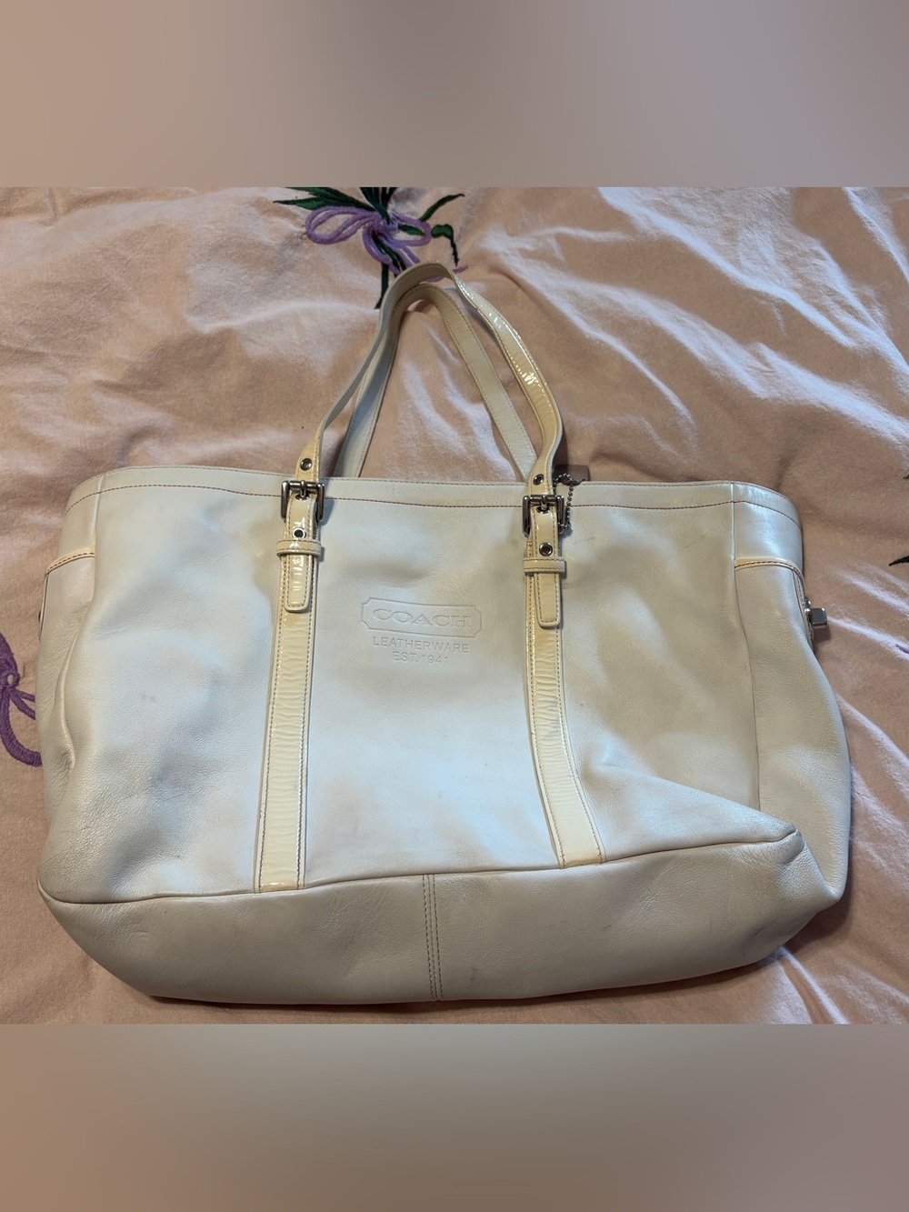 COACH Off-White Leather Tote Bag with Pink Interior